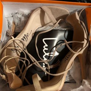 NEW NUDE TIE UP HEELS SIZE 5.5